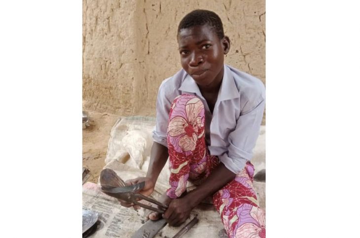 Le portrait à Fillingué, de Chaïbou  Assoumana,  un jeune confectionneur de tamis