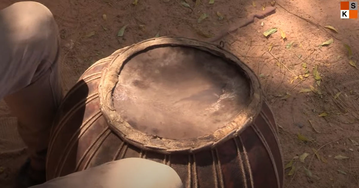 La découverte du Douma, un tambour traditionnel nigérien