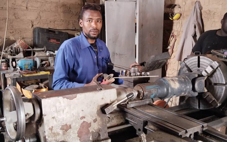 Abahi Mohamed est diplômé en mécanique et fait du recyclage