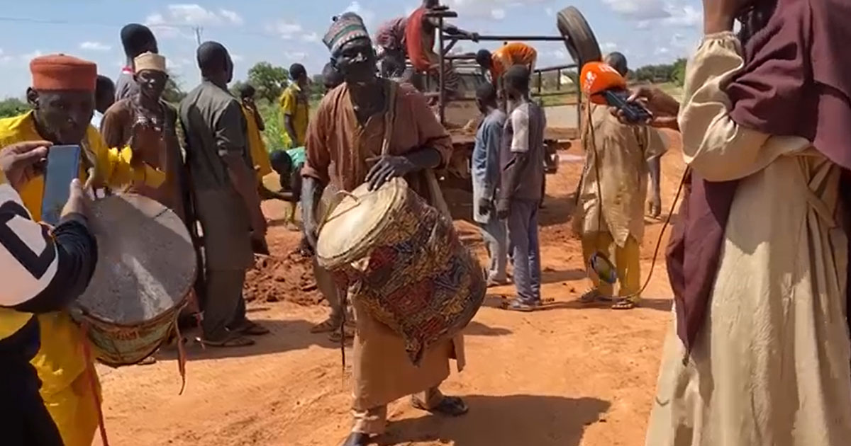 Découverte d’une pratique ancestrale appelé « Sheela » qui consiste à mobiliser la population à travers les tambours