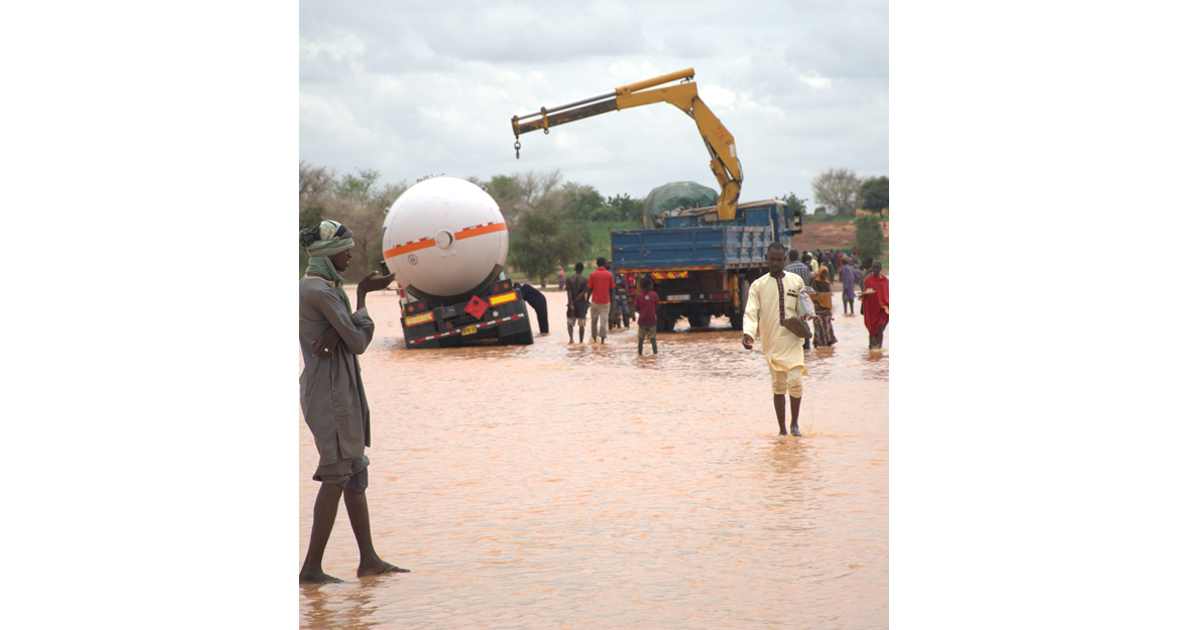 Niamey isolée par les inondations : les techniciens à pied d’œuvre pour rétablir la circulation