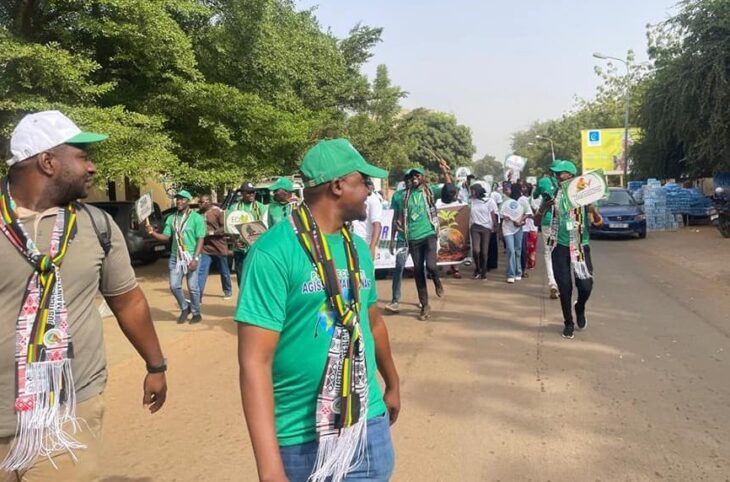 À Niamey, les Jeunes Volontaires pour l’Environnement marchent pour le climat