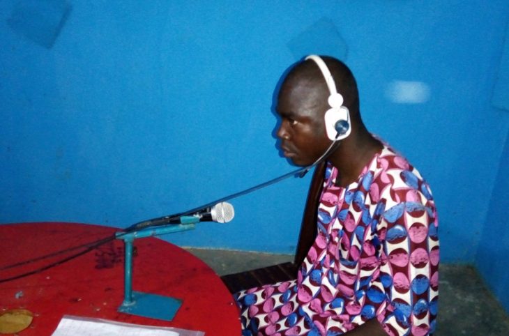 A la découverte de Abdoul Aziz Mouhamadou un handicapé visuel et animateur radio à Gaya