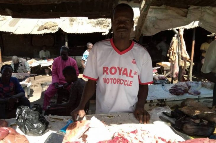 Portrait de Bachar Garba, un jeune boucher au marché de Malamin Daga