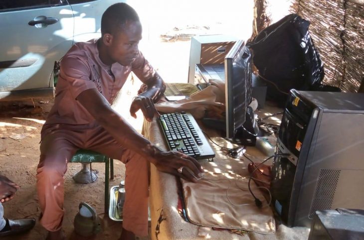 Le portrait d’un jeune technicien de Gaya appelé "Namata May computer "